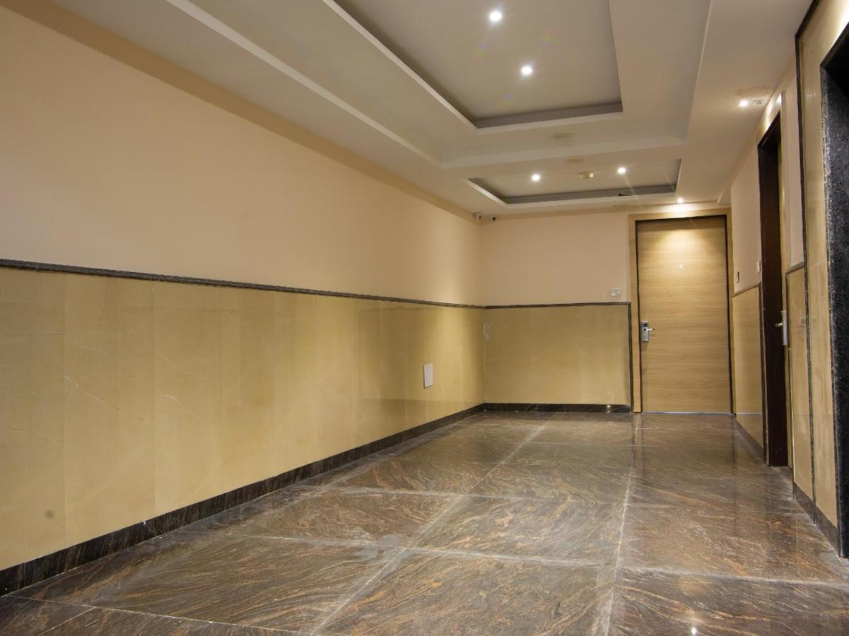 Hotel Ivy Plaza Luxury Нью-Дели Экстерьер фото