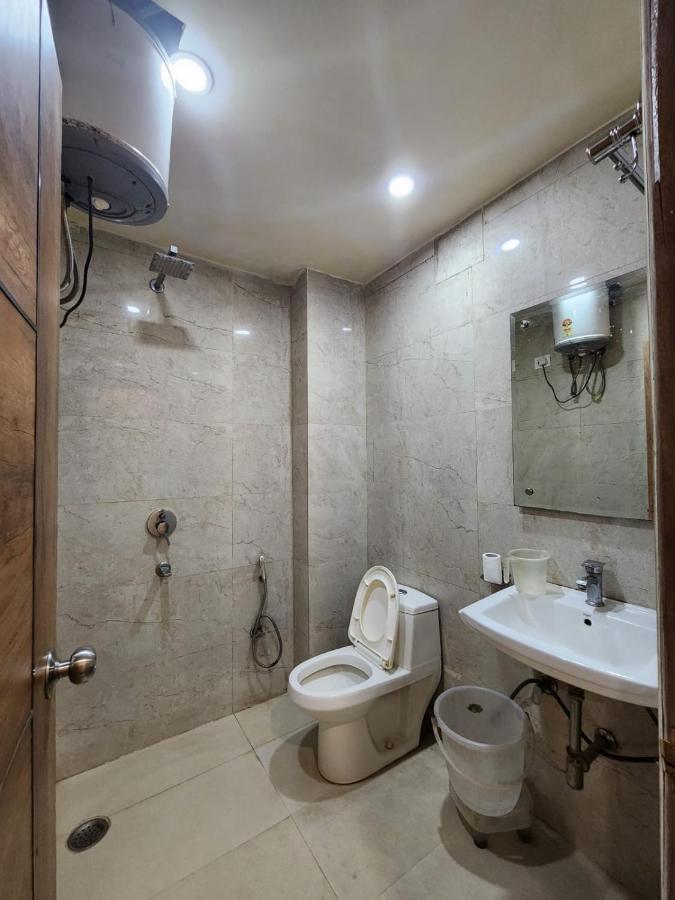 Hotel Ivy Plaza Luxury Нью-Дели Экстерьер фото