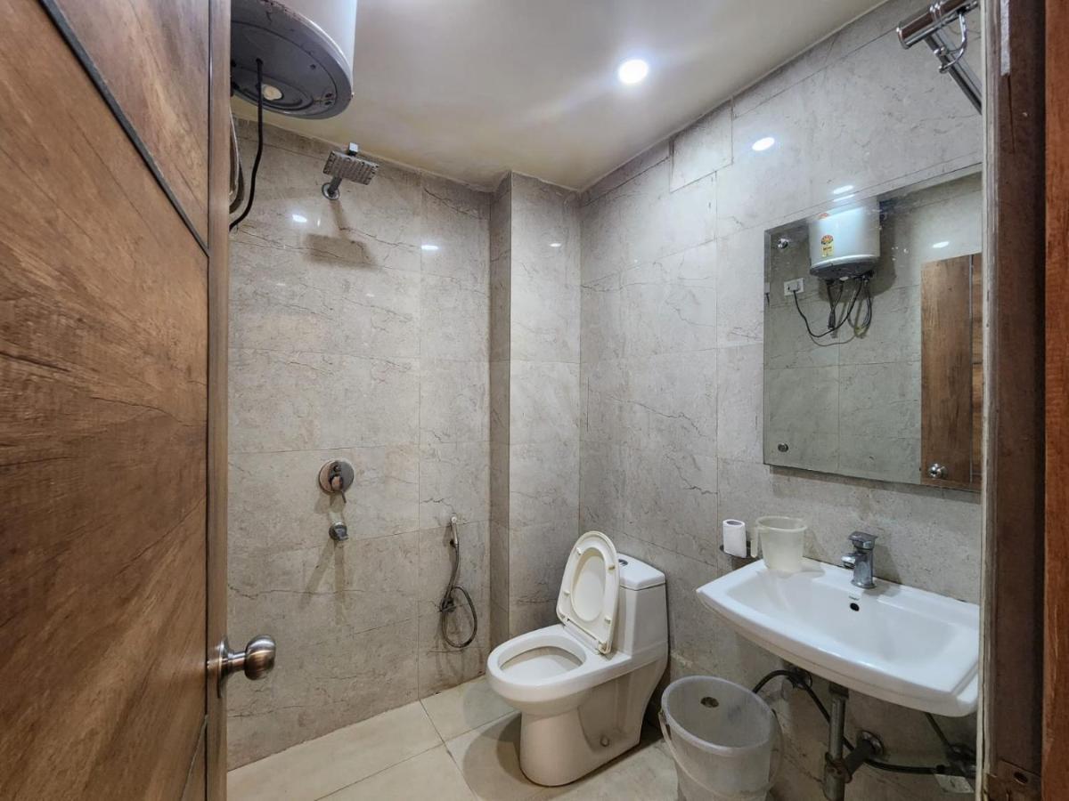 Hotel Ivy Plaza Luxury Нью-Дели Экстерьер фото