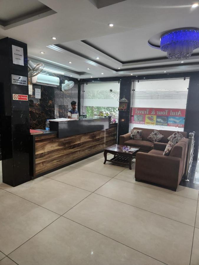 Hotel Ivy Plaza Luxury Нью-Дели Экстерьер фото