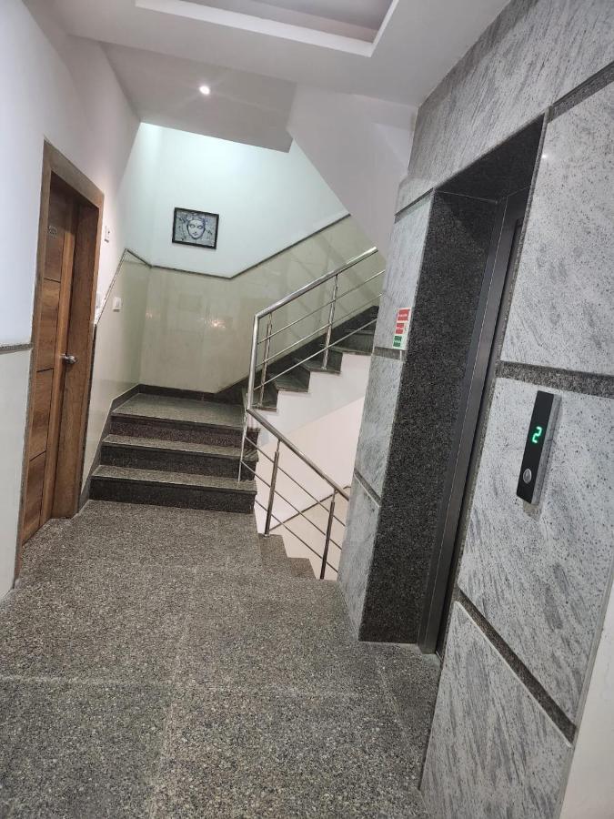 Hotel Ivy Plaza Luxury Нью-Дели Экстерьер фото